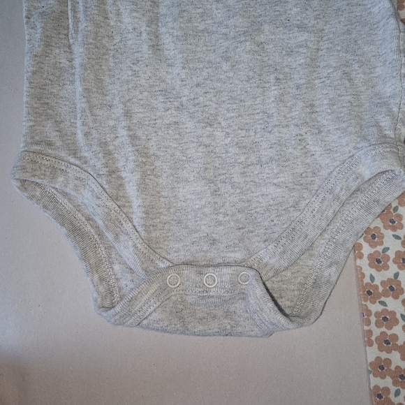 Members Mark + Carters Bundle Baby Girl 18M Outfit Bunny Bodysuit & Flower Pants - Picture 4 of 8